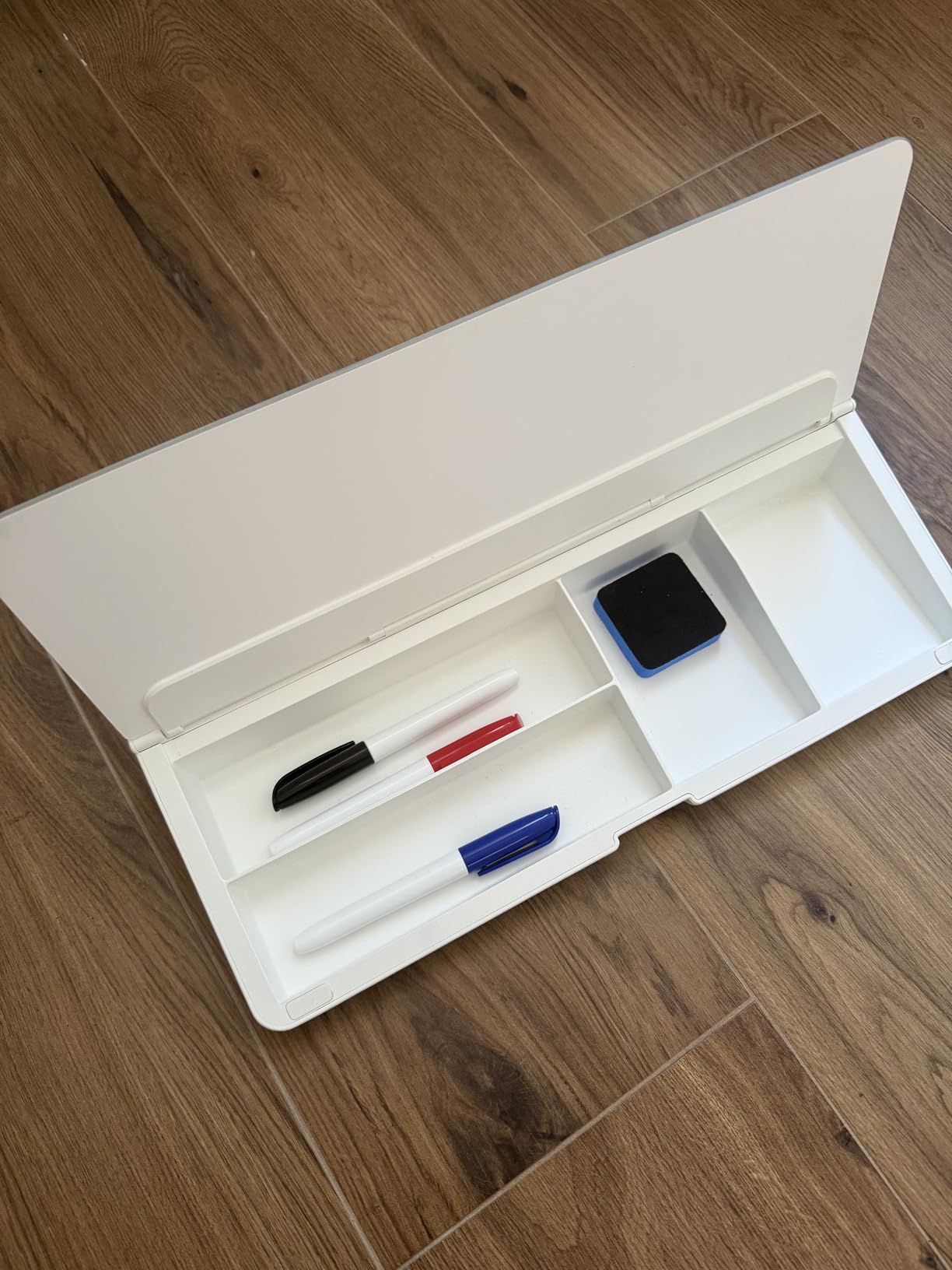 Amazon Basics Lavagna Bianca Scrivania 40,6 cm con Organizer
