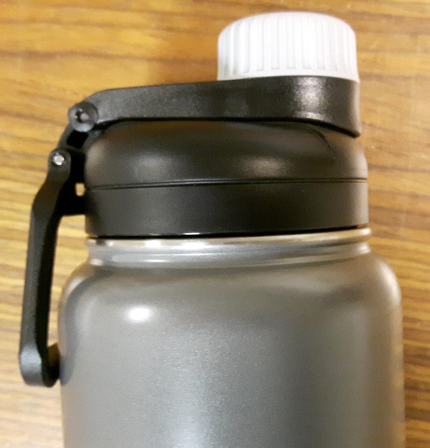 AmazonBasics Bottiglia Termica Acciaio 890 ml Grigio Beccuccio