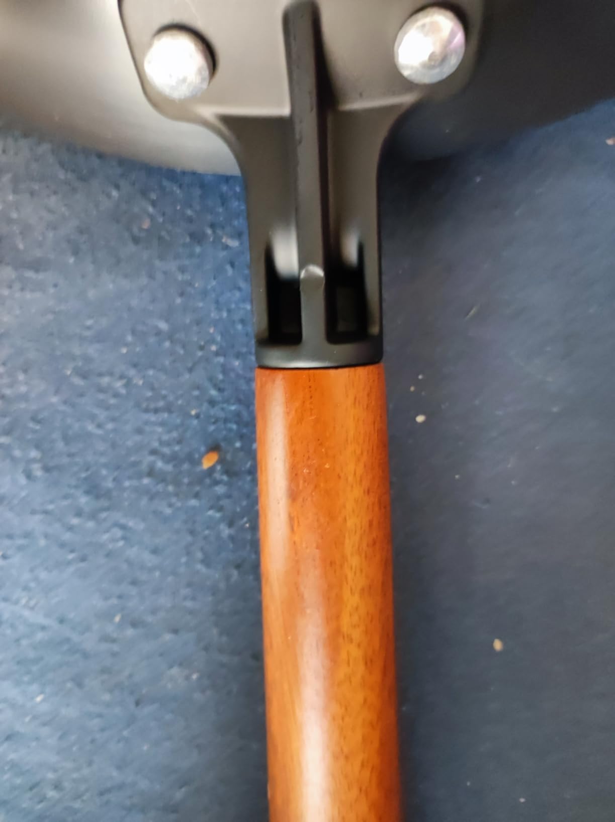 Amazon Basics Wok Acciaio al Carbonio 32 cm Manico Acacia