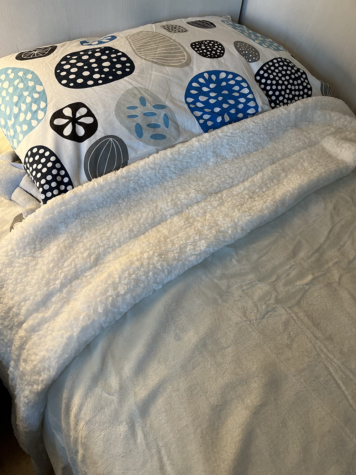 Amazon Basics Coperta Micro-Mink Sherpa 150x200cm Panna