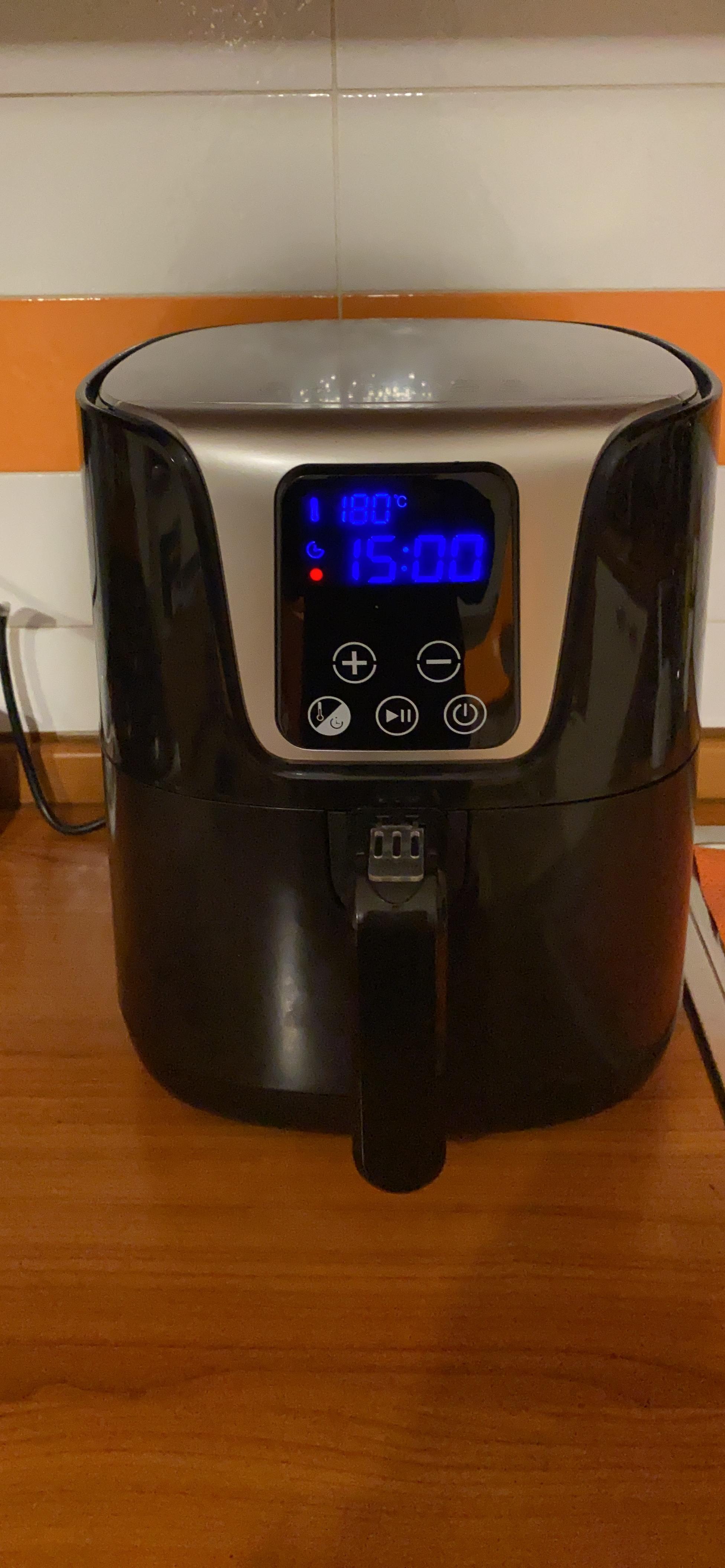AmazonBasics Vecchio Modello 4L Friggitrice ad Aria Nera Digitale