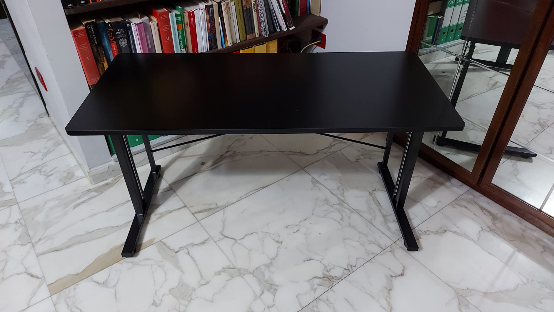 Amazon Basics Scrivania Gaming Regolabile in Altezza Nera 120x55 cm