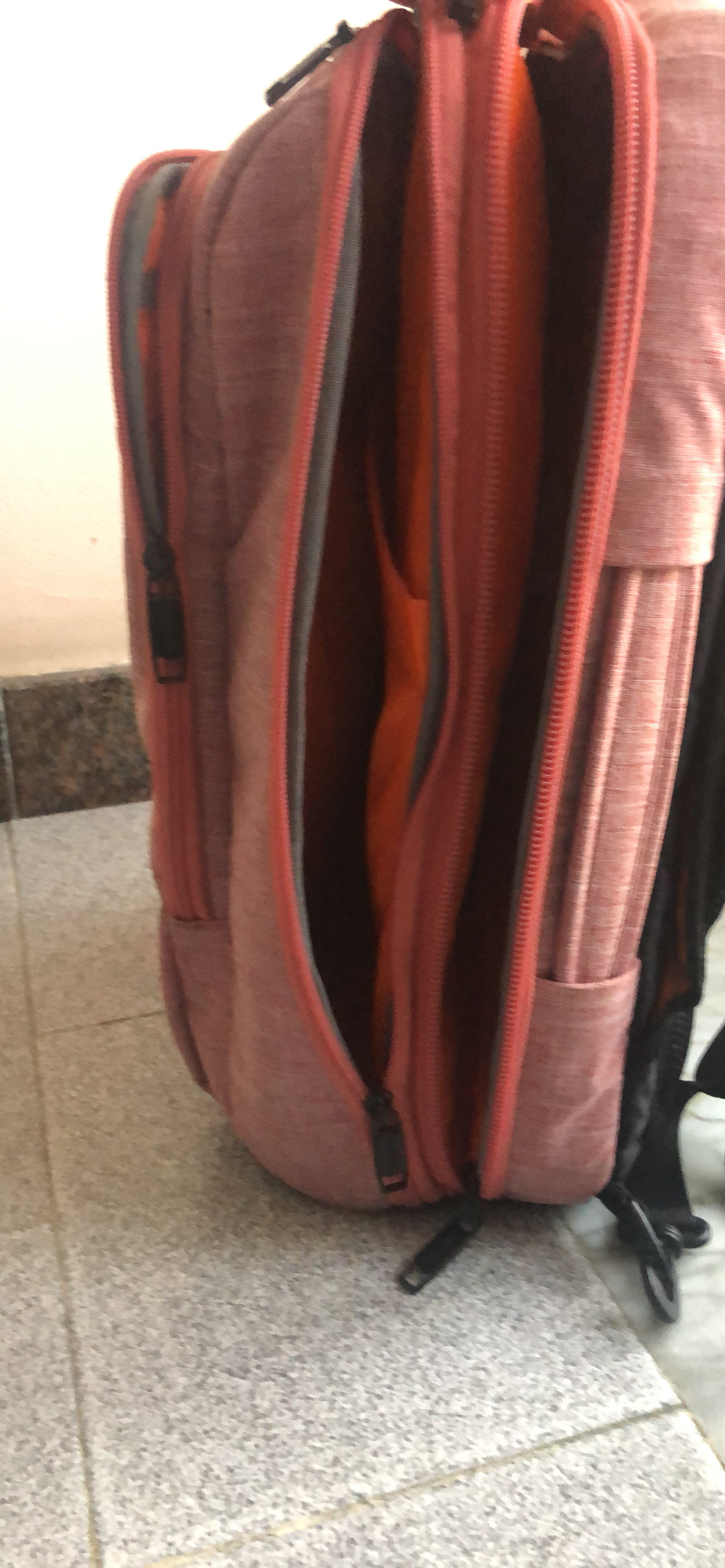 Amazon Basics Zaino Viaggio Nero Compatto Porta Laptop
