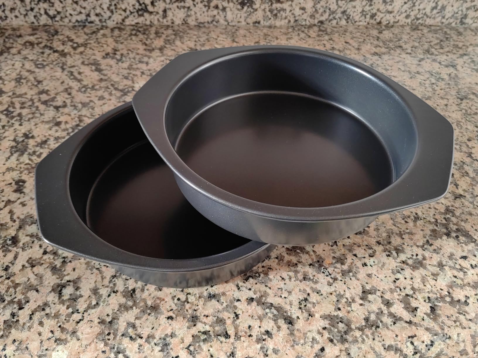 Amazon Basics tortiera rotonda antiaderente 23 cm set 2 pezzi