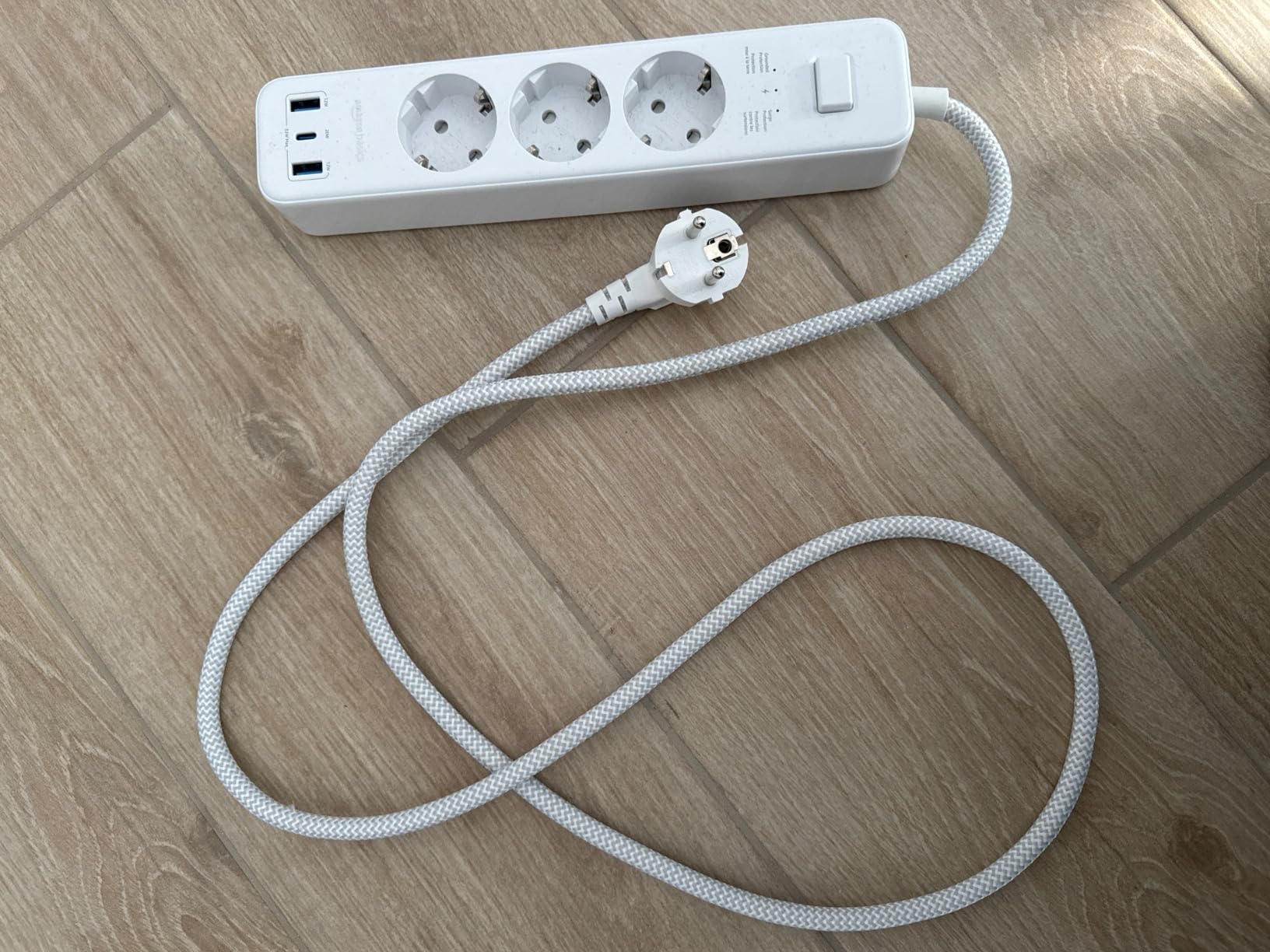 Amazon Basics multipresa 3 vie USB-C ciabatta 1,5m bianco 1050J