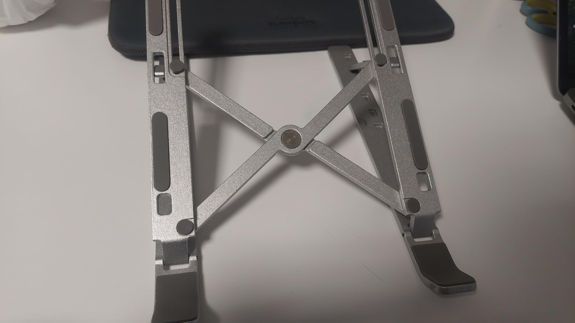 Amazon Basics supporto laptop alluminio 10-15,6" argento 6 angoli