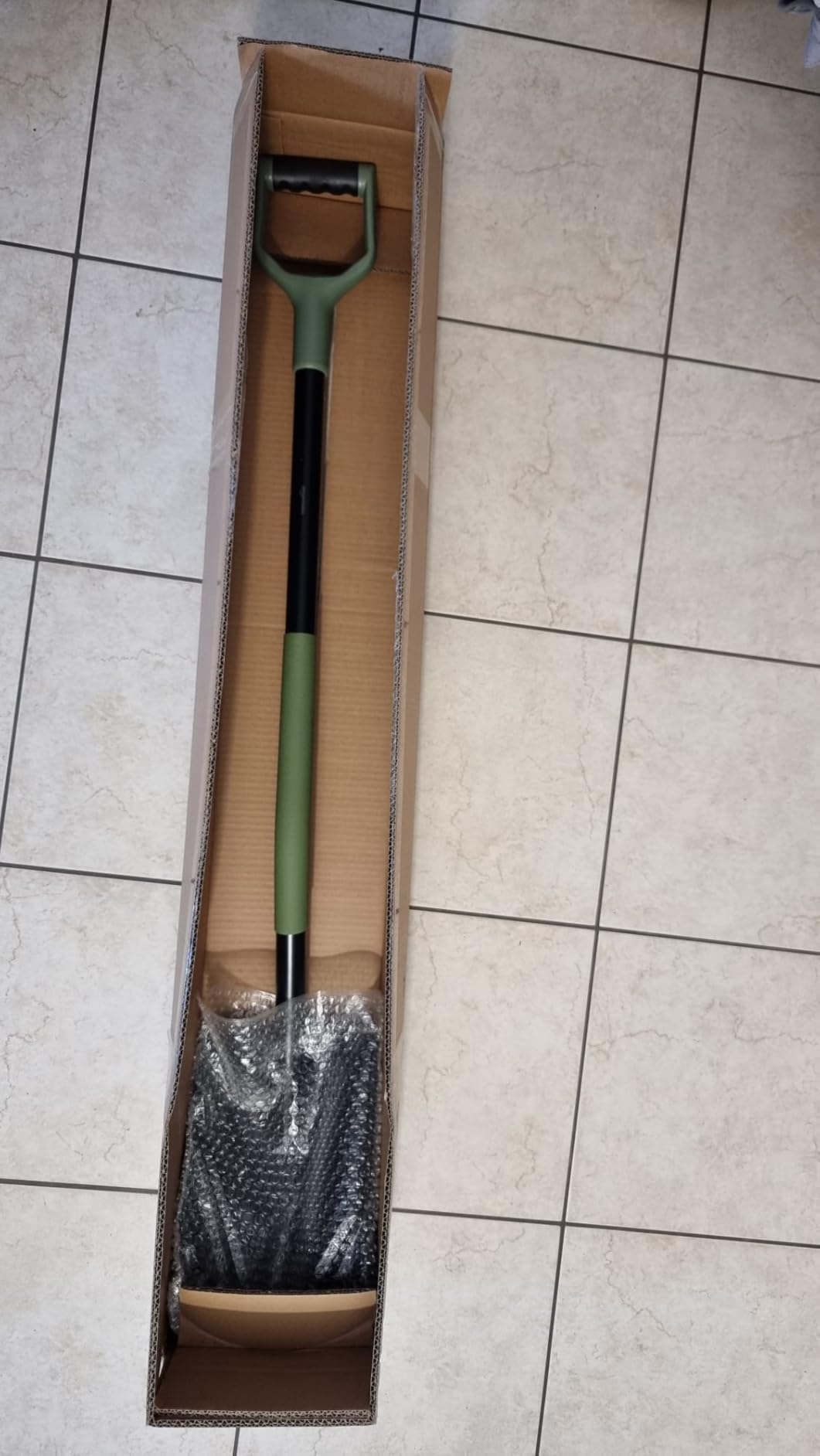 Amazon Basics pala da giardinaggio piatta 47 pollici acciaio nera