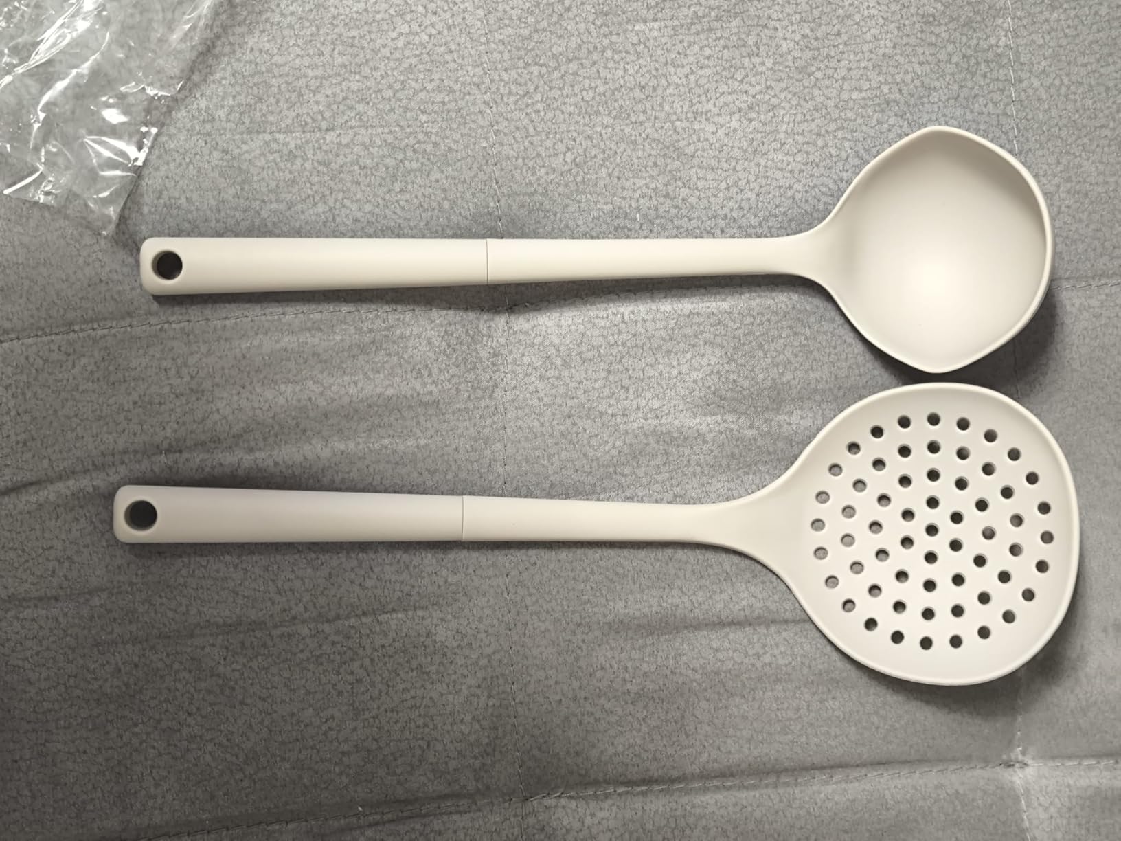 Amazon Basics mestoli cucina silicone 4 pezzi grigio lino