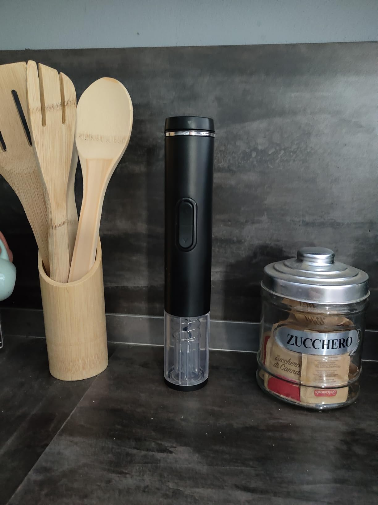 Amazon Basics Apribottiglie Elettrico Nero a Batteria Acciaio