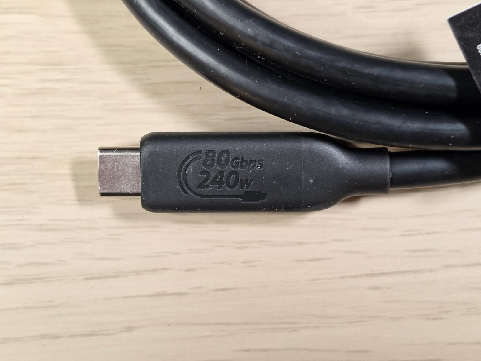 Amazon Basics cavo USB4 USB-C 1,5m 240W 80Gbps