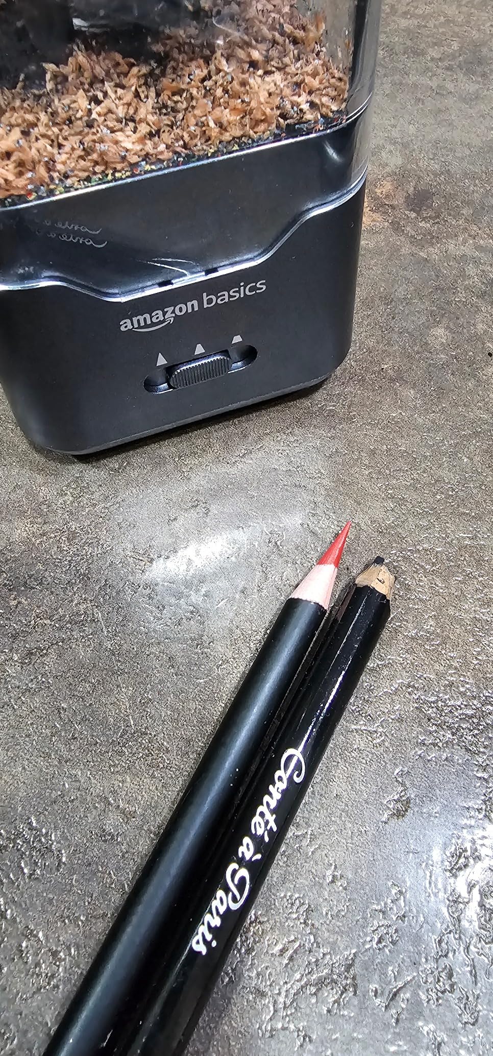 Amazon Basics Temperamatite Elettrico Nero Batteria USB