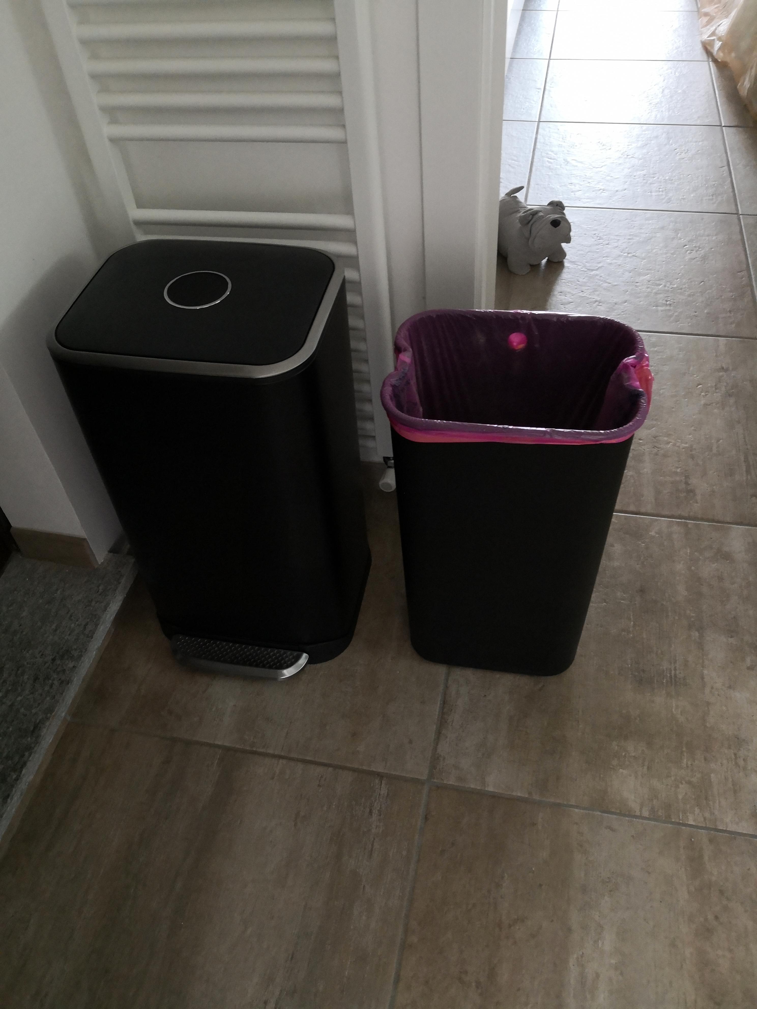 Amazon Basics Pattumiera a Pedale 32 L Nera Chiusura Morbida