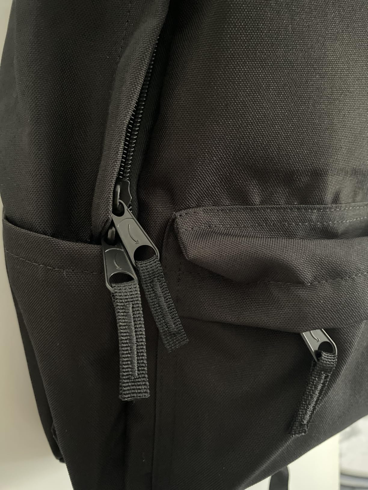 Amazon Basics Classico Zaino Nero 24 Litri Porta Laptop