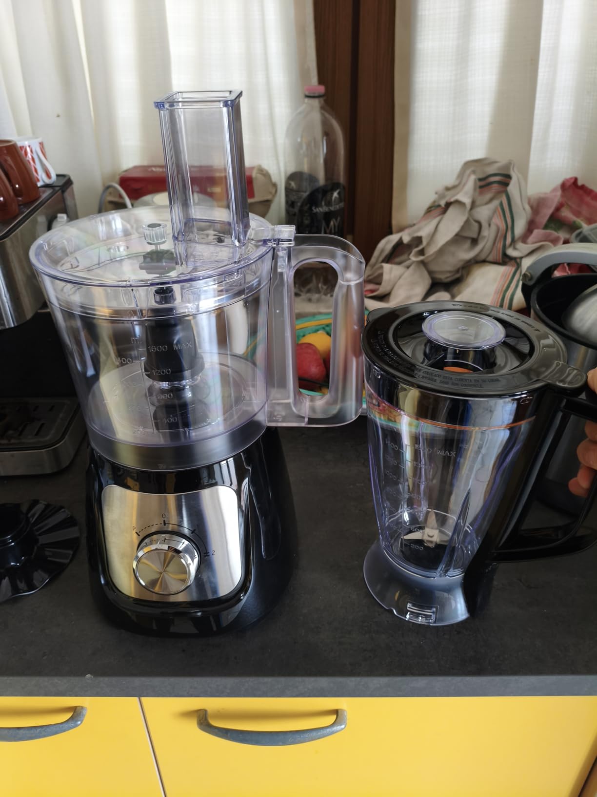 Amazon Basics Robot Cucina 800W Nero 2,4 L con Frullatore