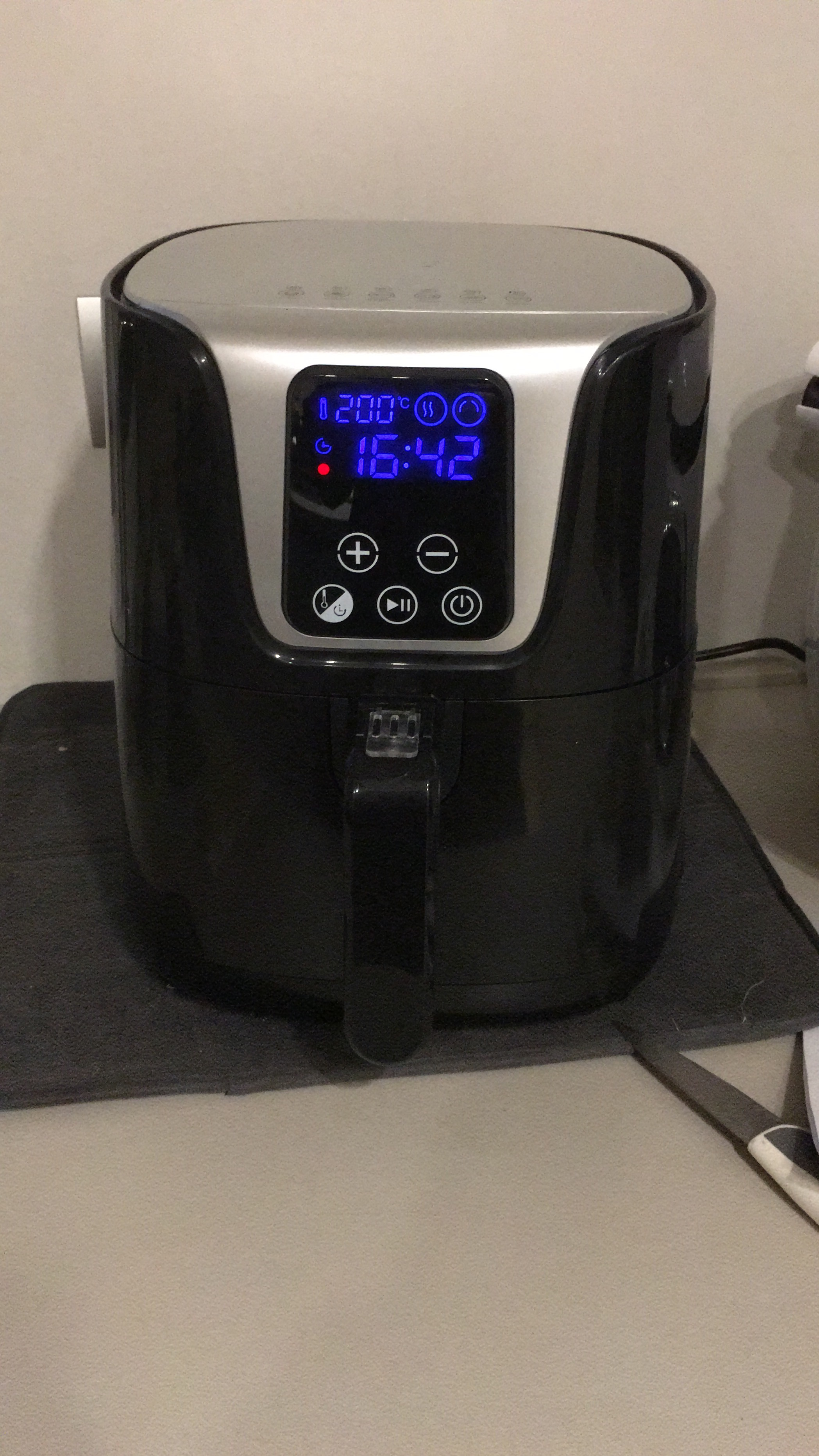 AmazonBasics Vecchio Modello 4L Friggitrice ad Aria Nera Digitale