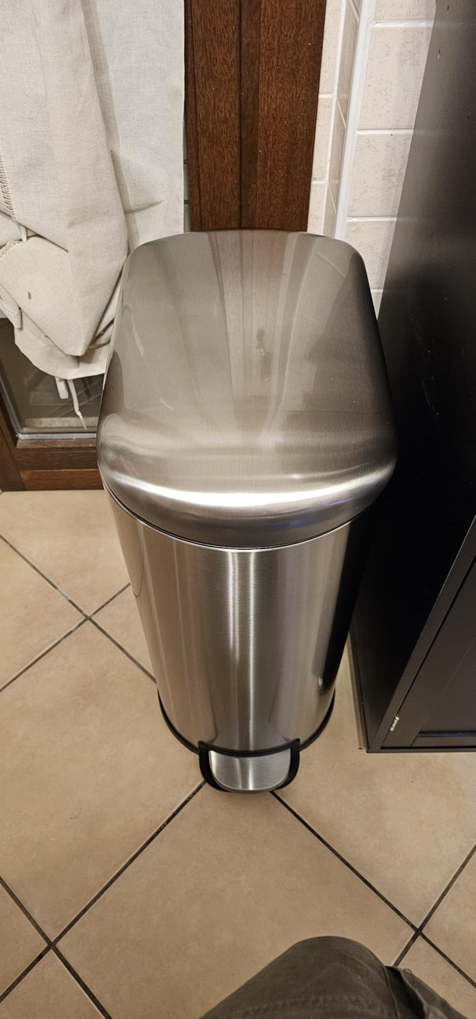 Amazon Basics Pattumiera con Pedale Acciaio Inox 10 L slim