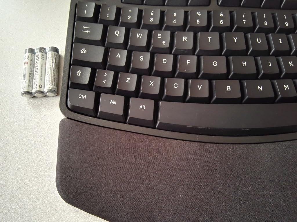 AmazonBasics Combo Tastiera Ergonomica Wireless Mouse Nero UK