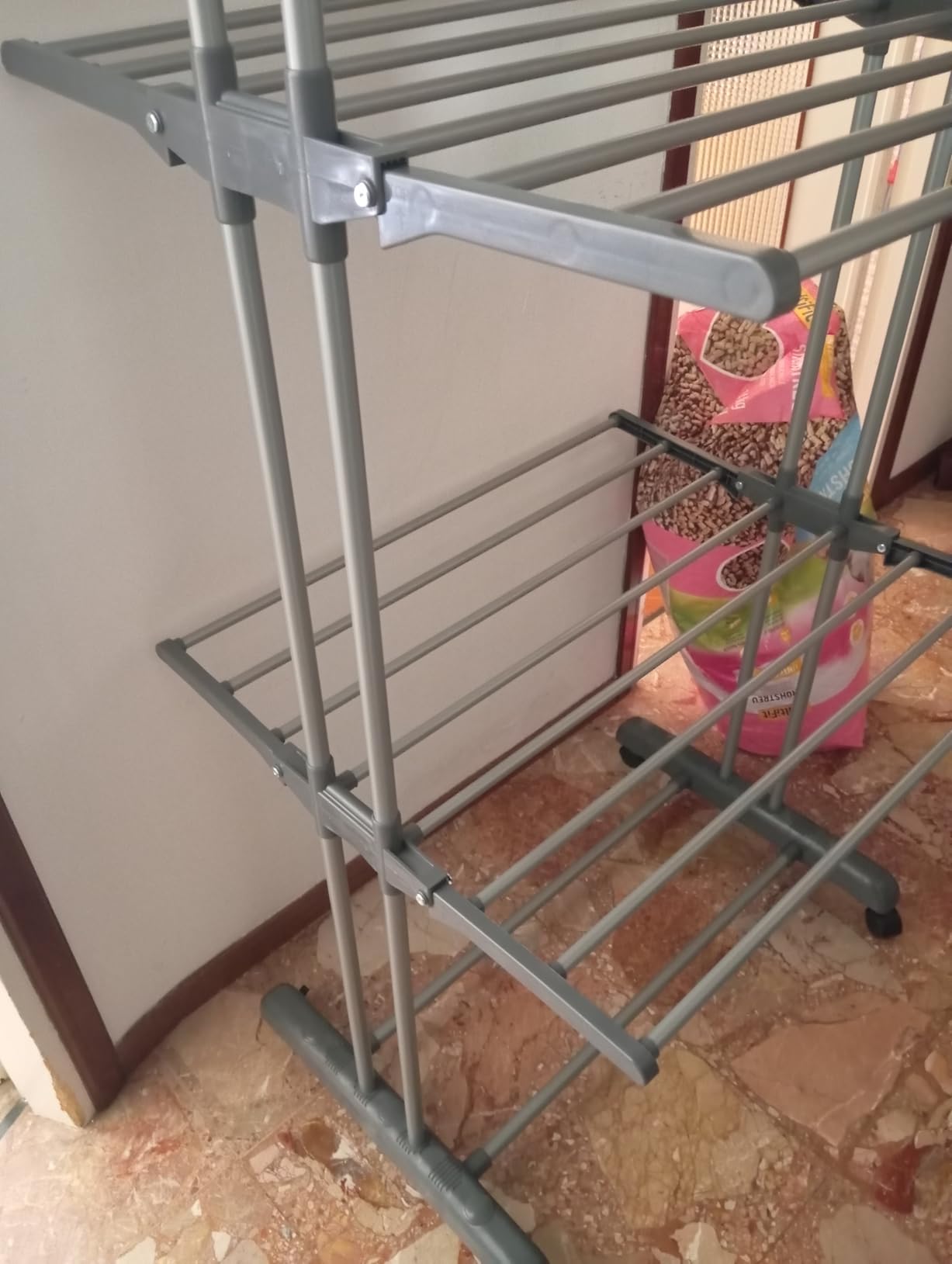 AmazonBasics Stendibiancheria a Torre 4 Livelli Bianco 173cm