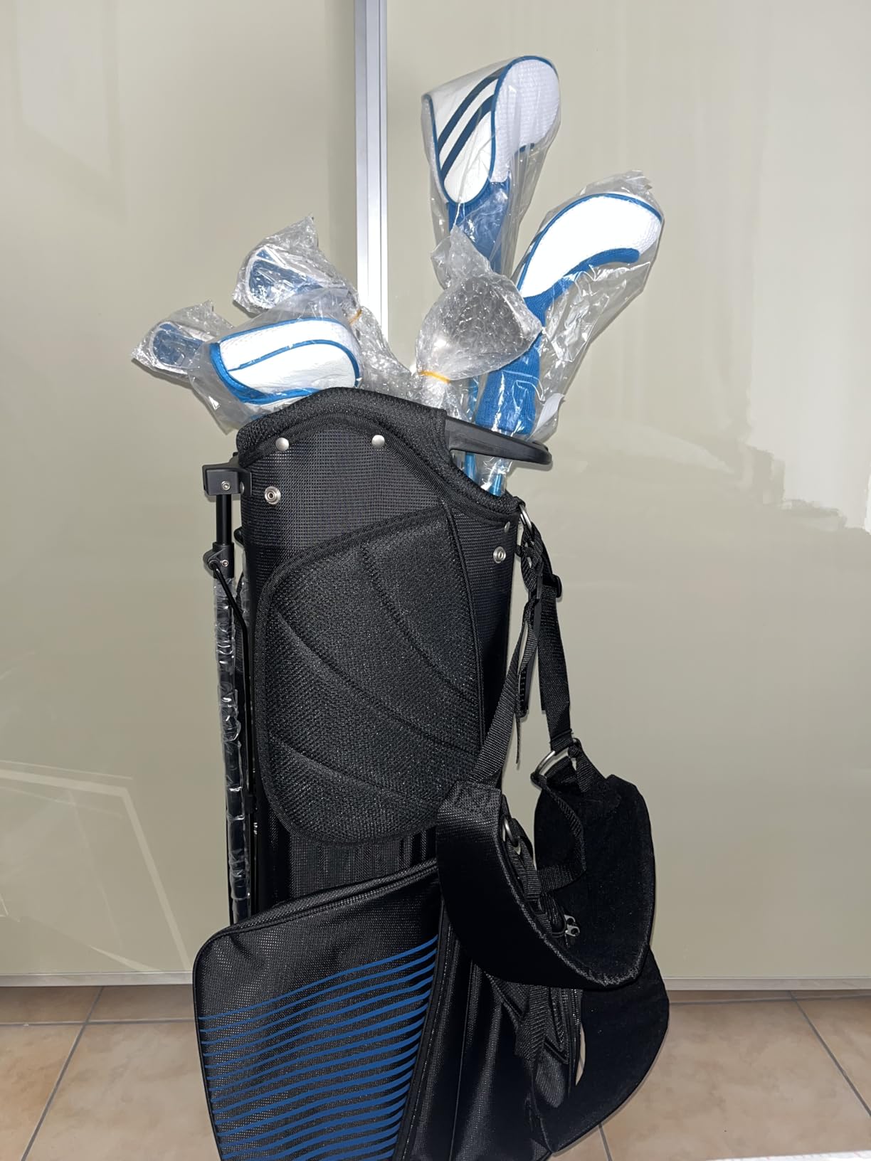 Amazon Basics set mazze da golf 6 pezzi rosa/nero con sacca