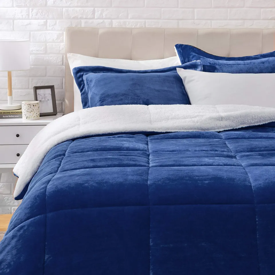 AmazonBasics Sherpa Set Copripiumino 3 Pezzi Blu Navy Morbido