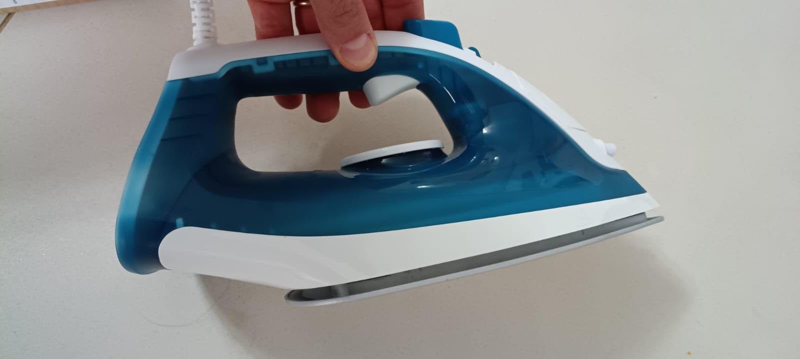 Amazon Basics ferro da stiro a vapore 1800W 200 ml blu