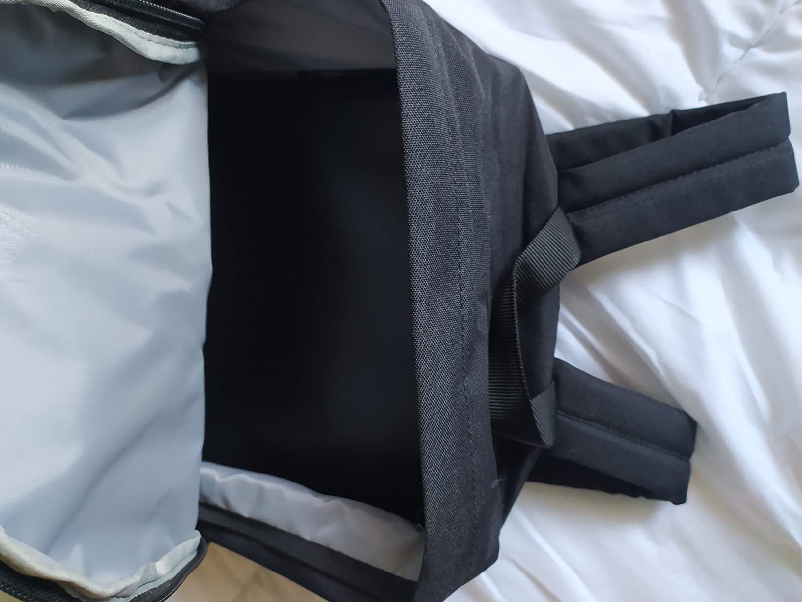 Amazon Basics Classico Zaino Nero 24 Litri Porta Laptop