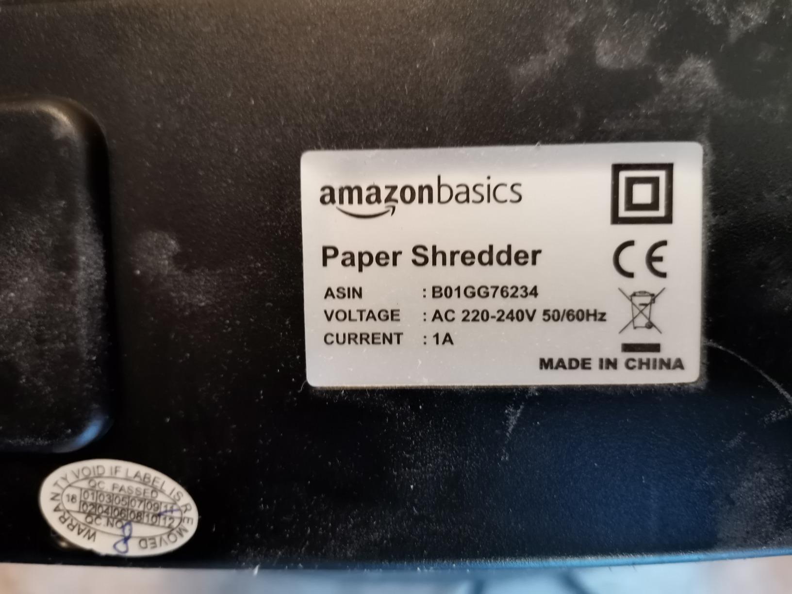 AmazonBasics Distruggidocumenti 7-8 fogli taglio a croce nero