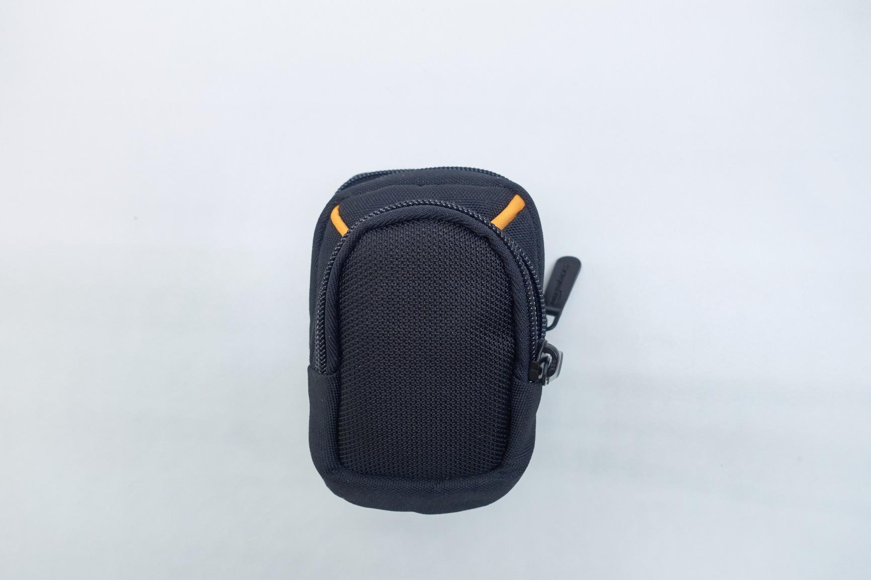 AmazonBasics Custodia Fotocamera Compatta Extra-Piccolo Nero