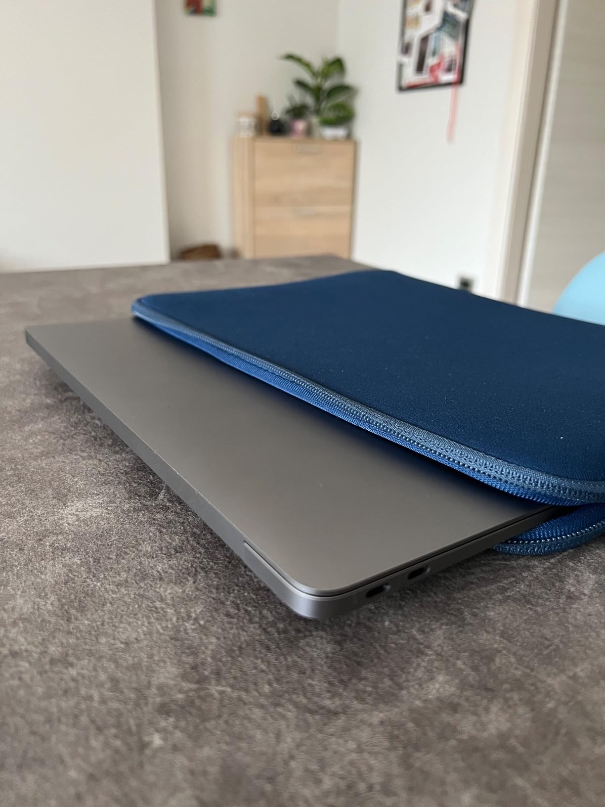 Amazon Basics Custodia Laptop 13,3 Pollici Blu Navy Sottile