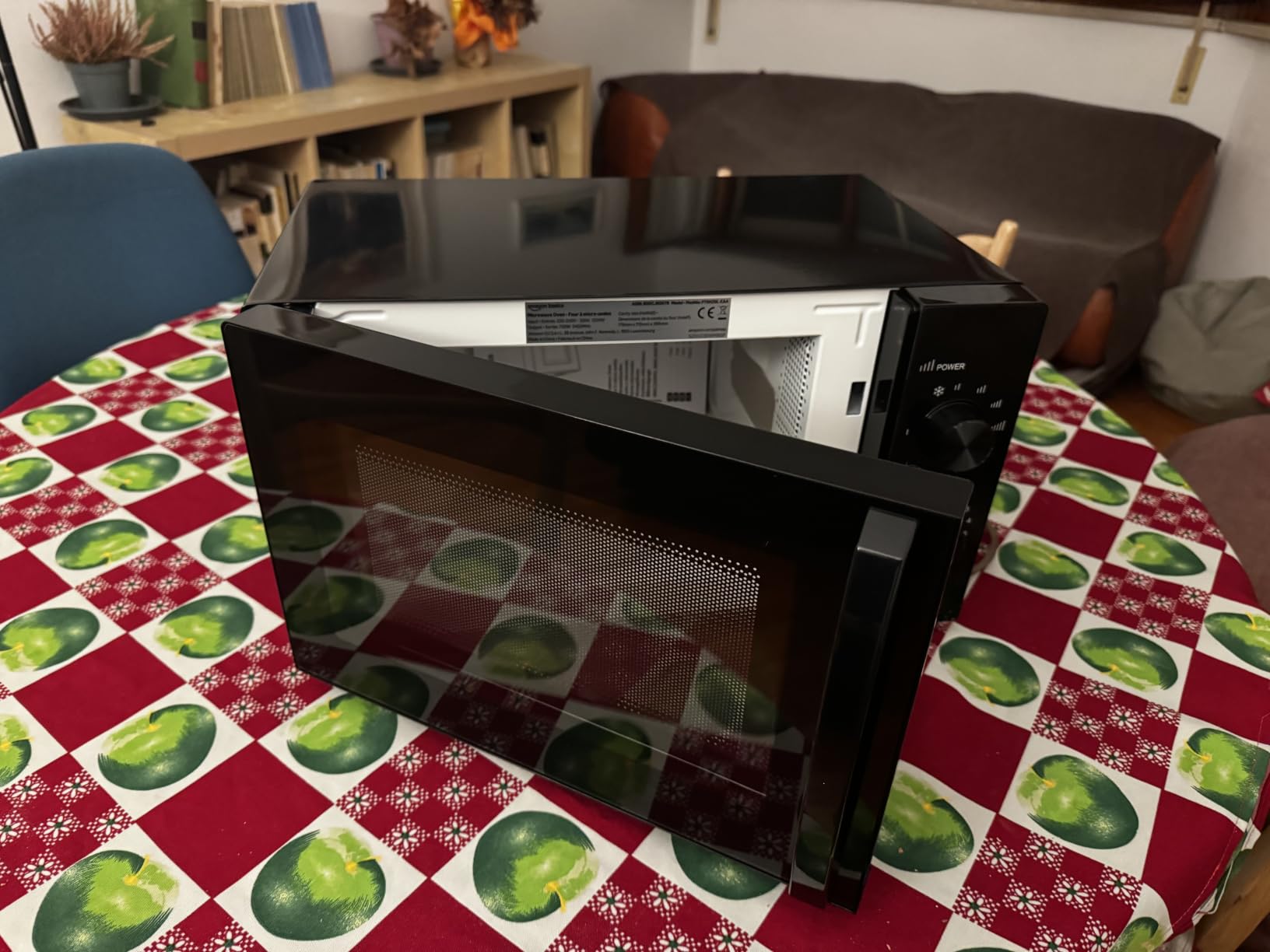Amazon Basics Forno a Microonde 700W 20L Nero Scongelamento