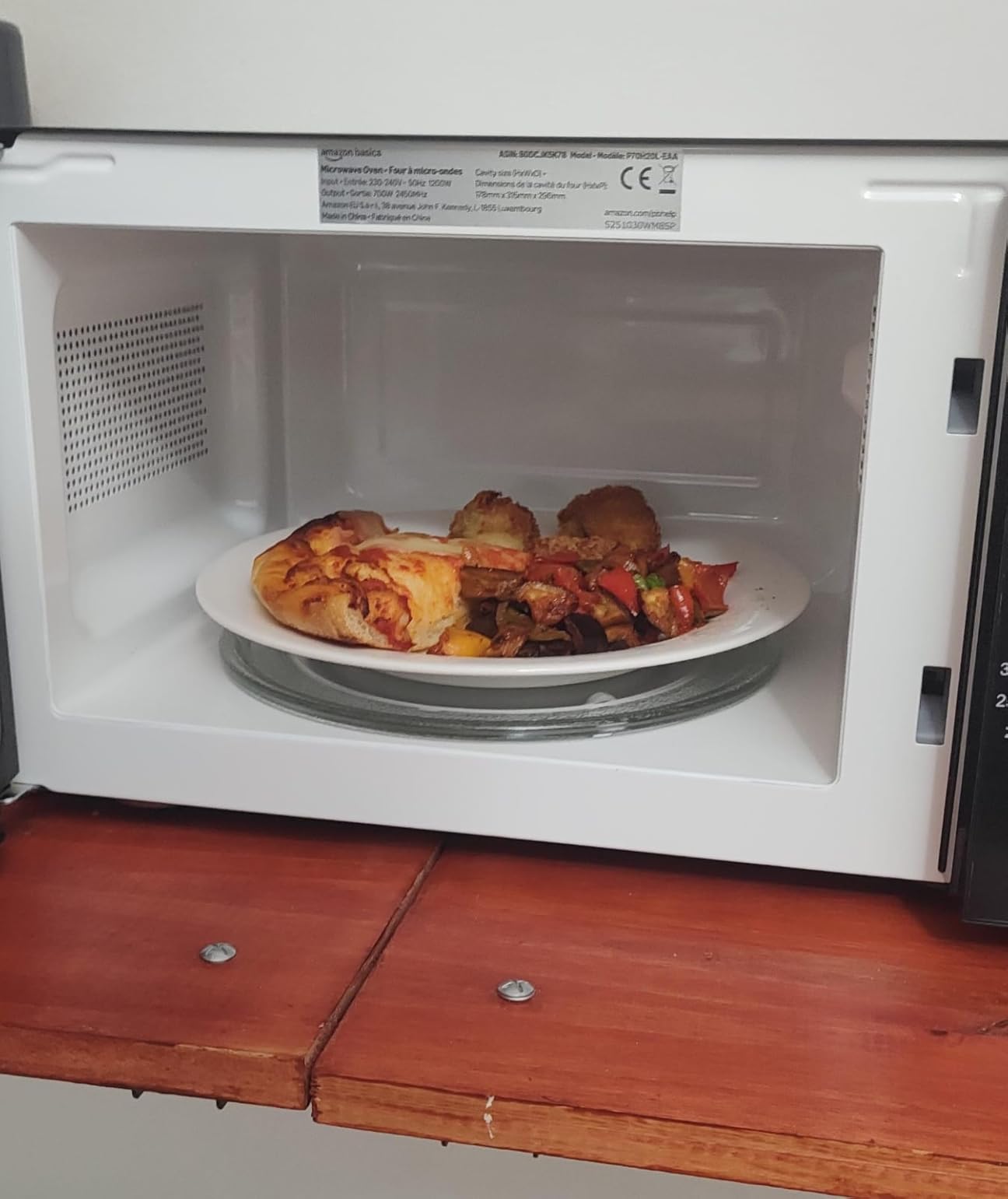 Amazon Basics Forno a Microonde 700W 20L Nero Scongelamento