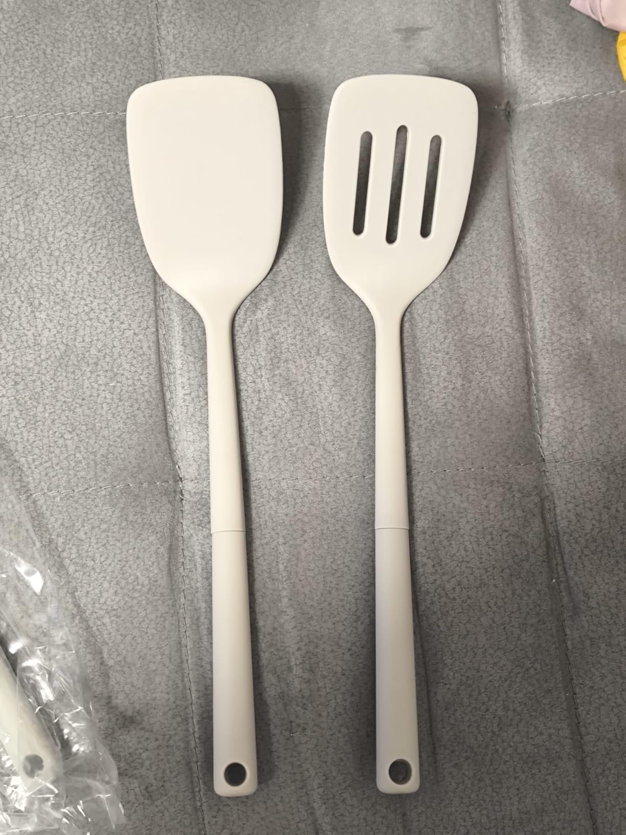 Amazon Basics mestoli cucina silicone 4 pezzi grigio lino
