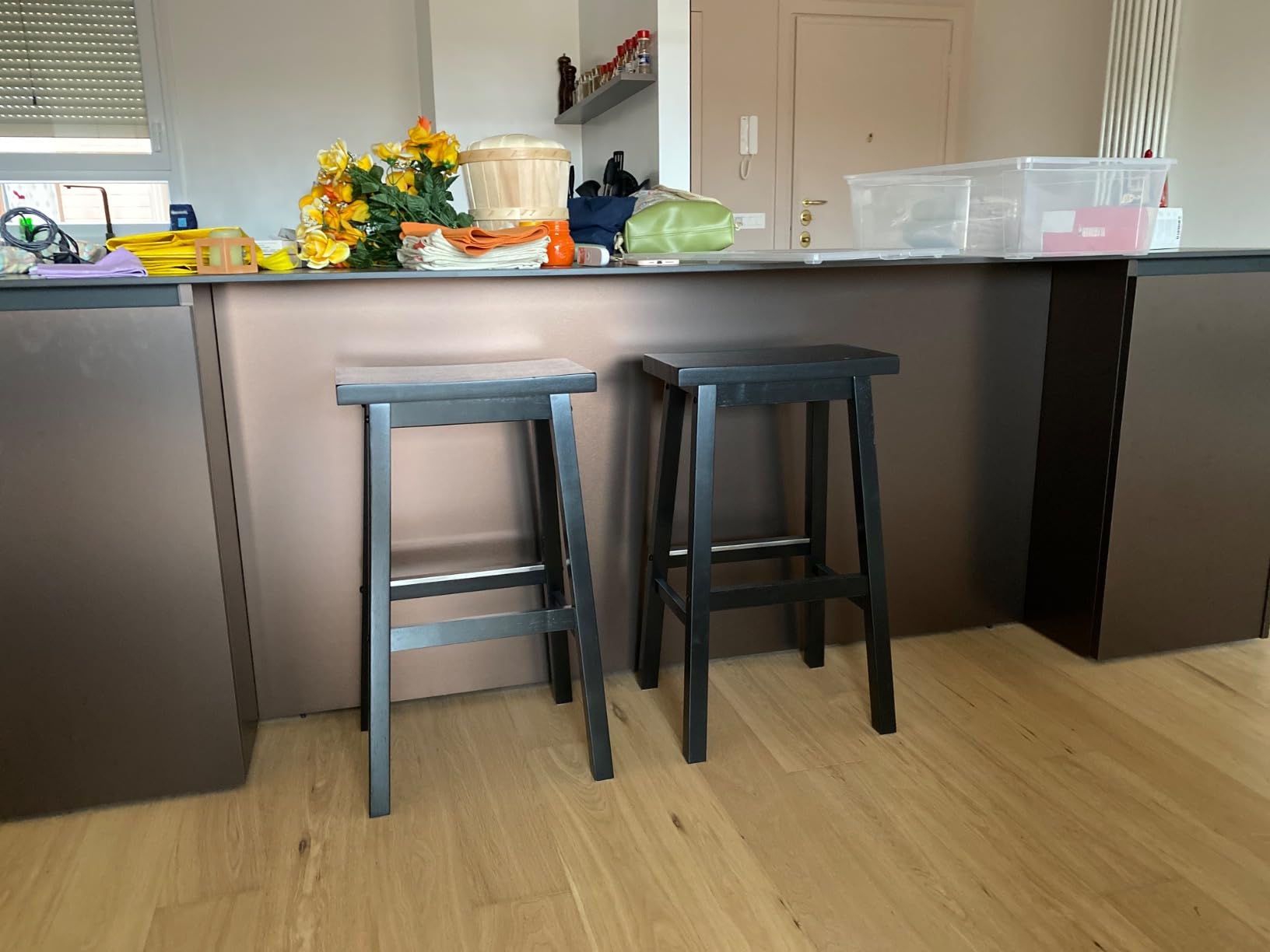 AmazonBasics Set 2 Sgabelli Bancone Legno Bianchi 61 cm