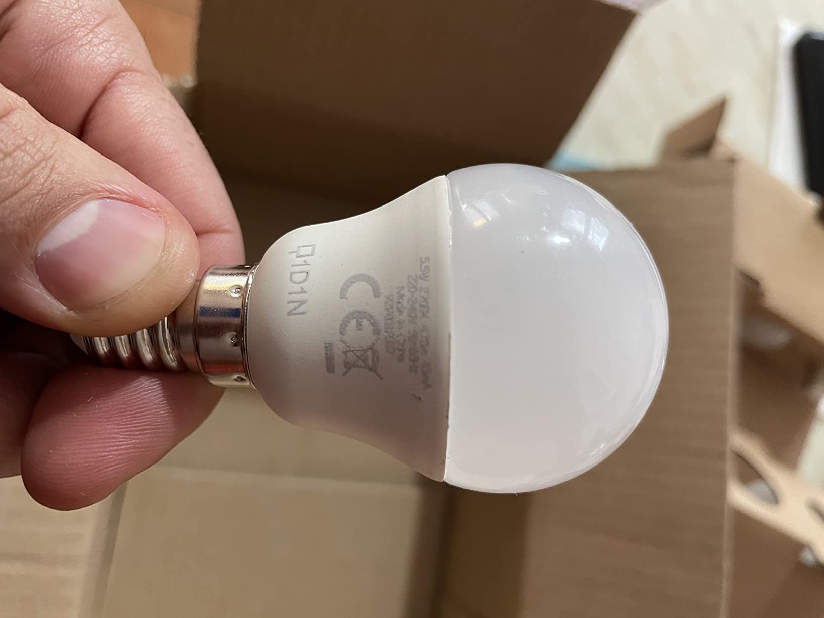 Amazon Basics P45 Lampadine LED E14 5.5W Luce Calda 6 Pezzi