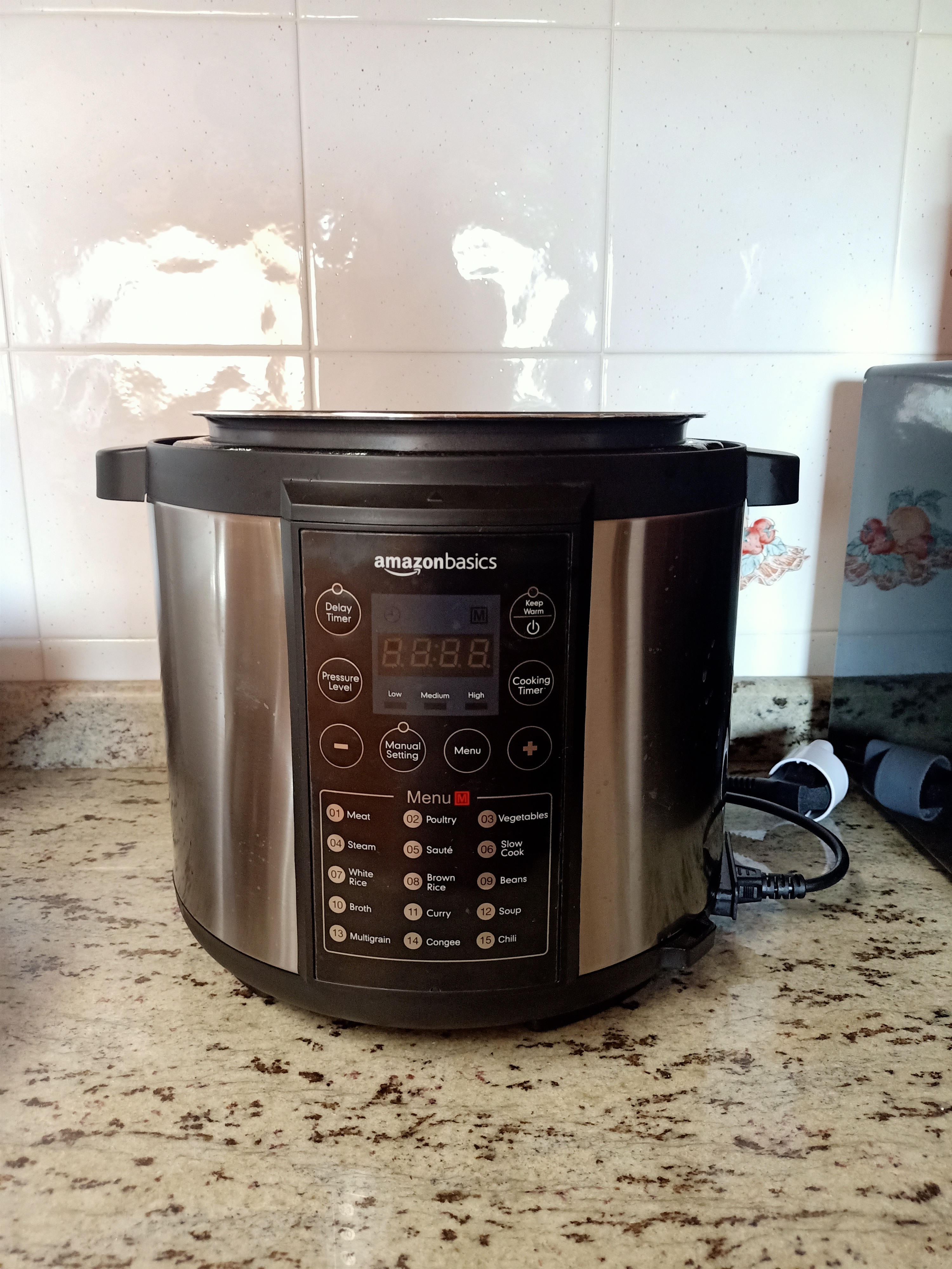 Amazon Basics Pentola Pressione Elettrica 5,5 L 1000 W Inox