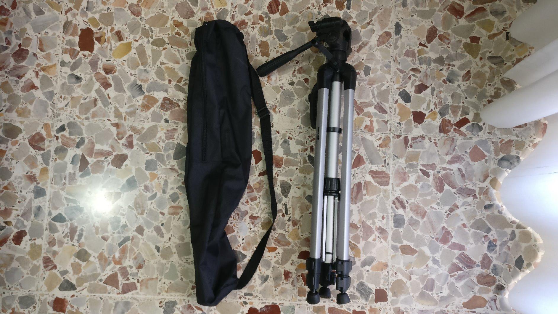 AmazonBasics Treppiede fotocamera alluminio 127 cm con borsa