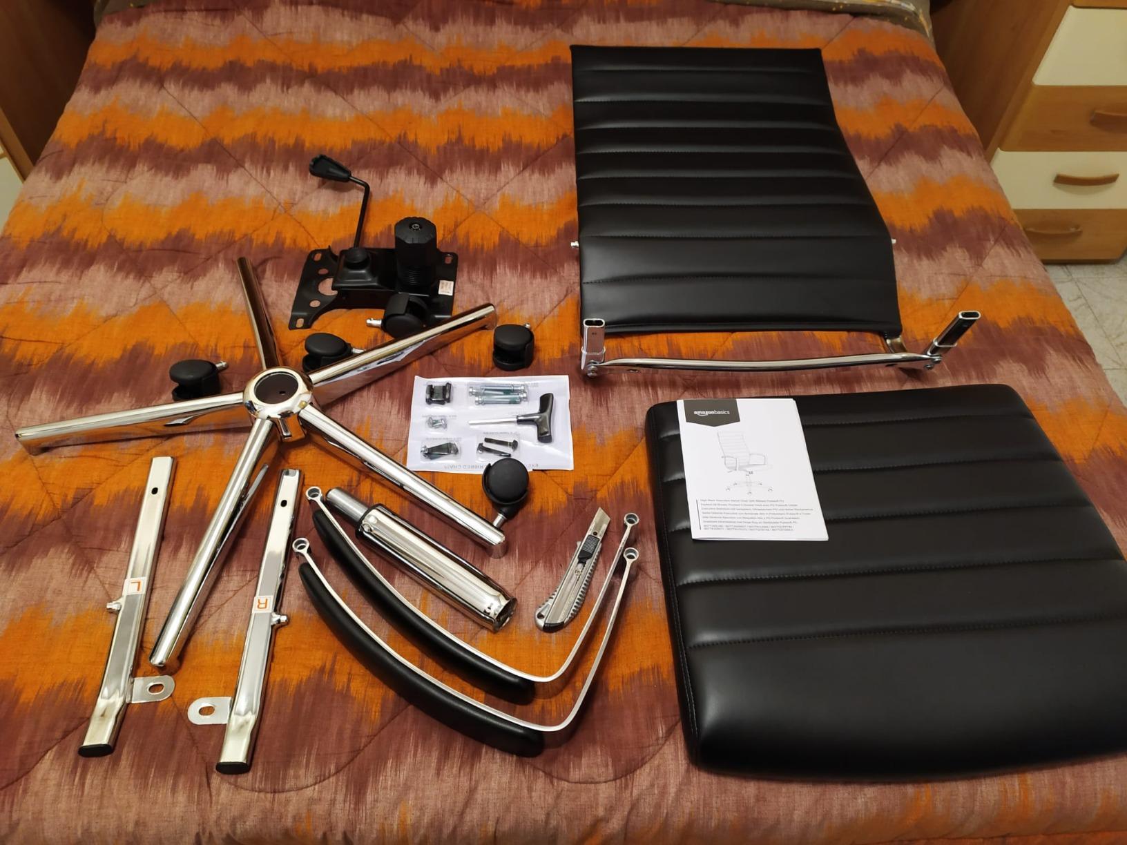 AmazonBasics Sedia ufficio schienale alto rotelle nero 150 kg