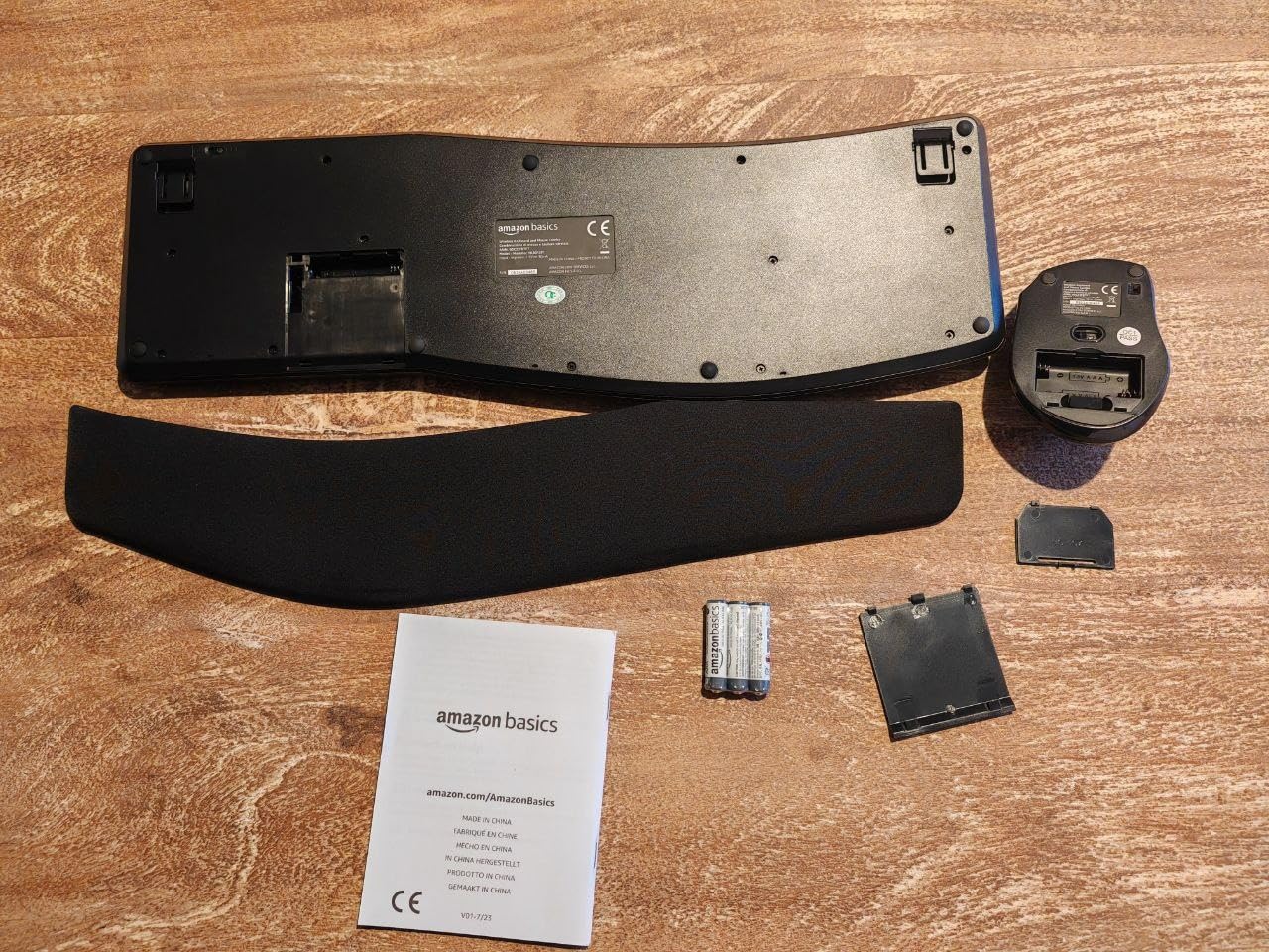 AmazonBasics Combo Tastiera Ergonomica Wireless Mouse Nero UK