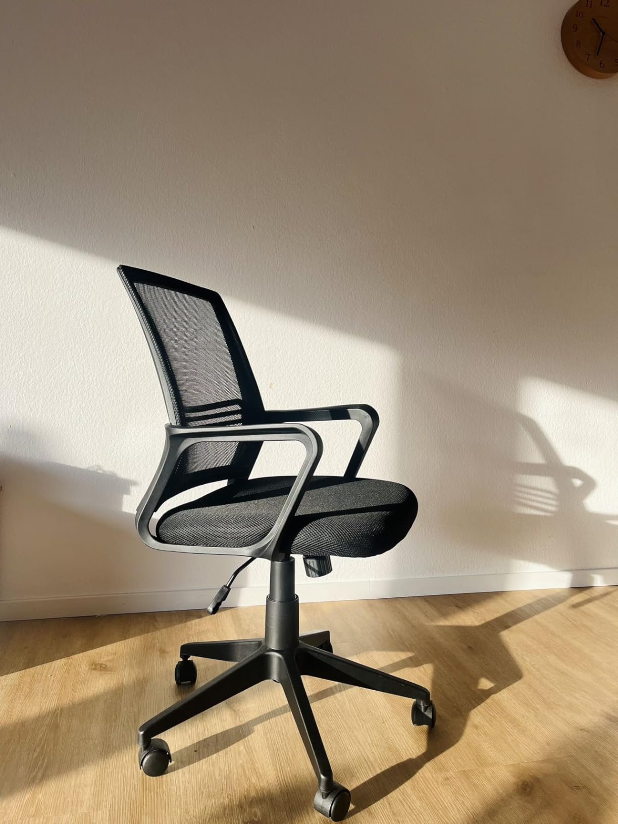 AmazonBasics Sedia Ufficio Ergonomica Girevole Nera regolabile