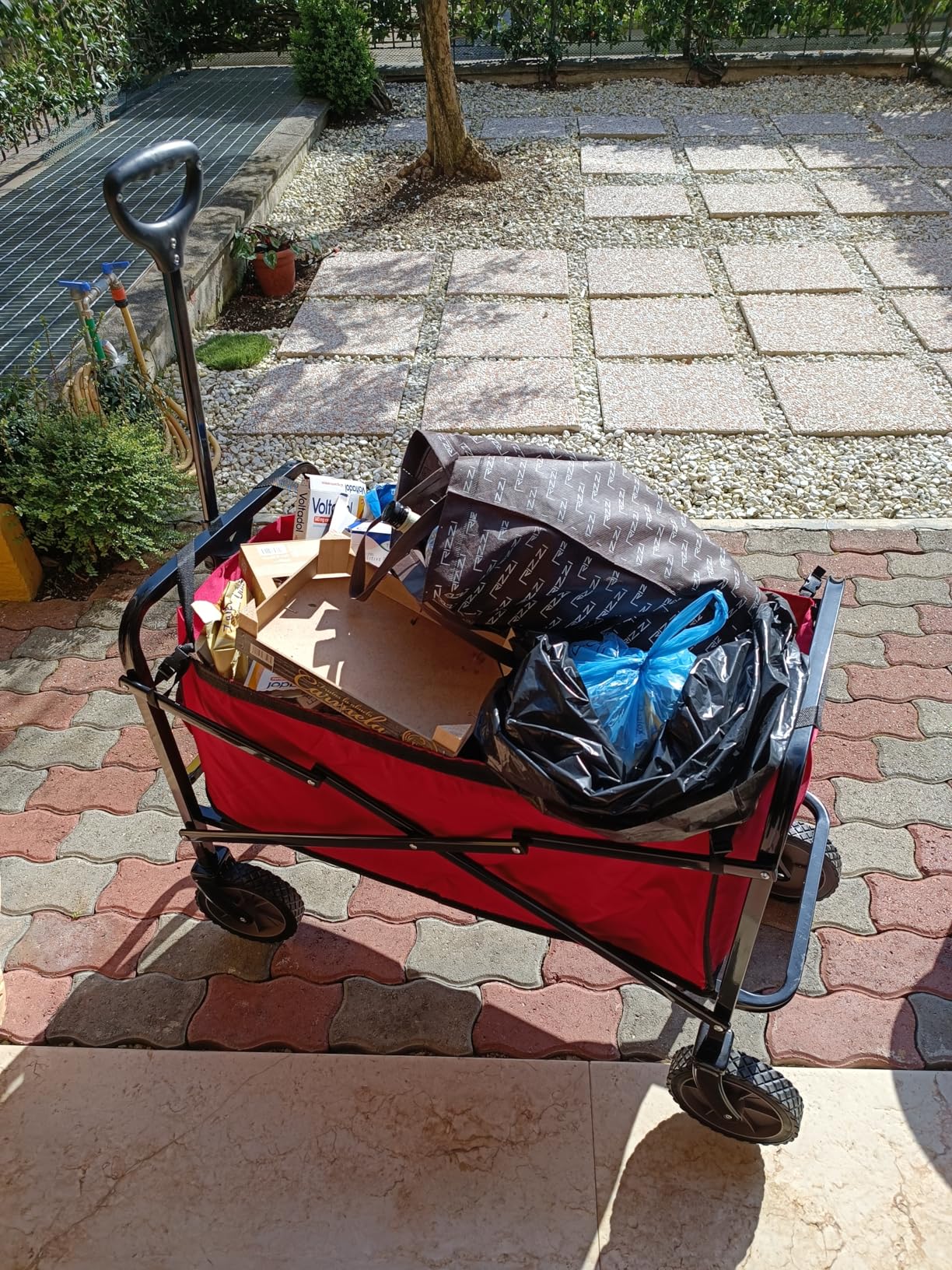 AmazonBasics Carrello Pieghevole Giardino Rosso 120 kg