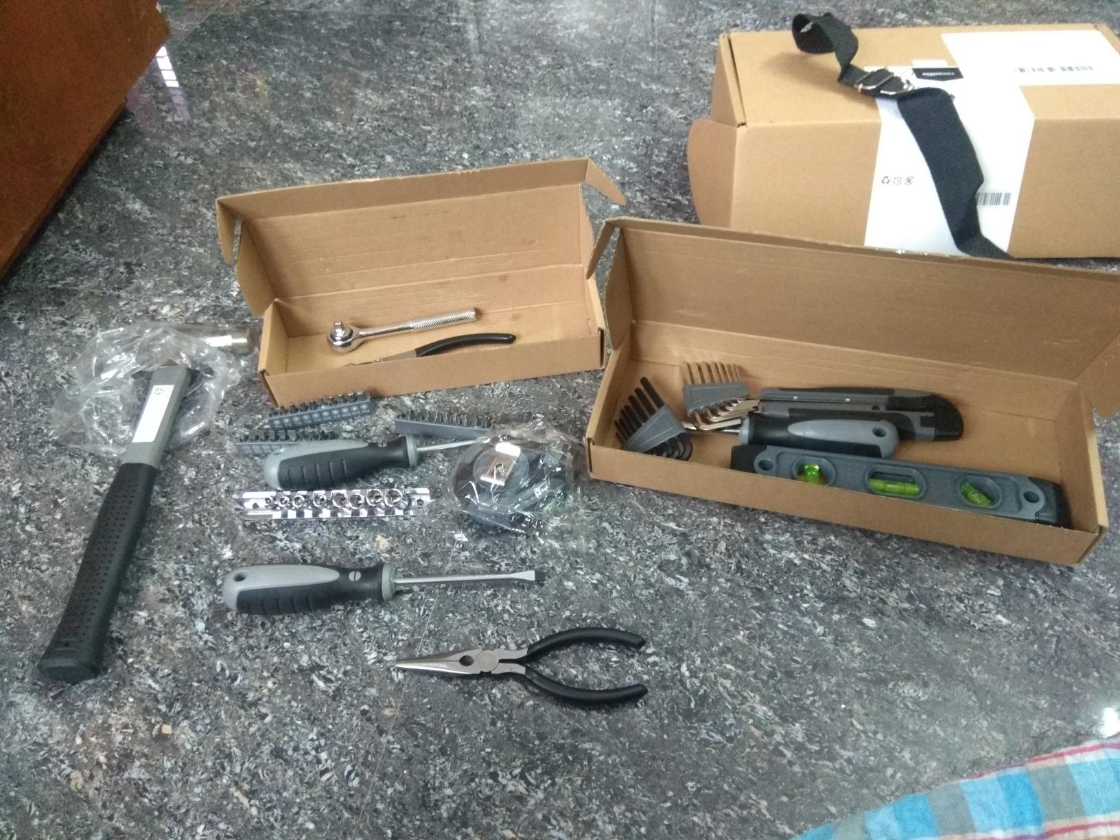 Amazon Basics kit attrezzi 65 pezzi con valigetta