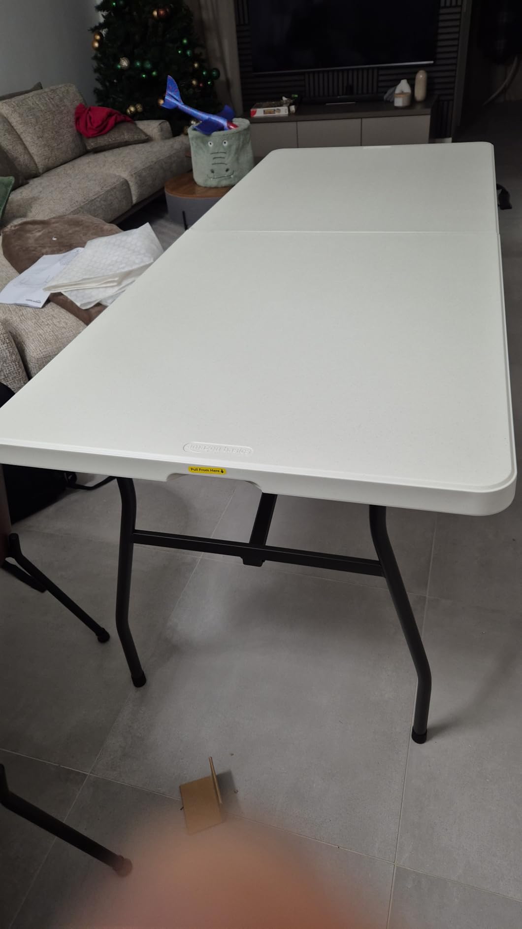 AmazonBasics Tavolo Pieghevole 182 cm Bianco con Maniglia