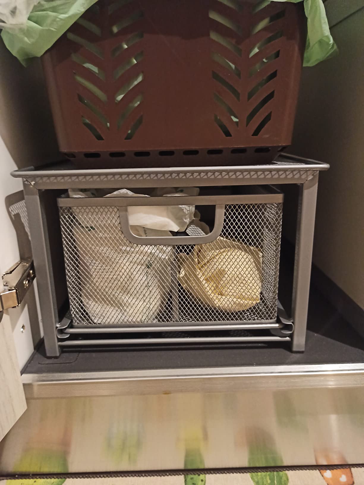 AmazonBasics Mensola Rete Argentata con 2 Cestelli Estraibili