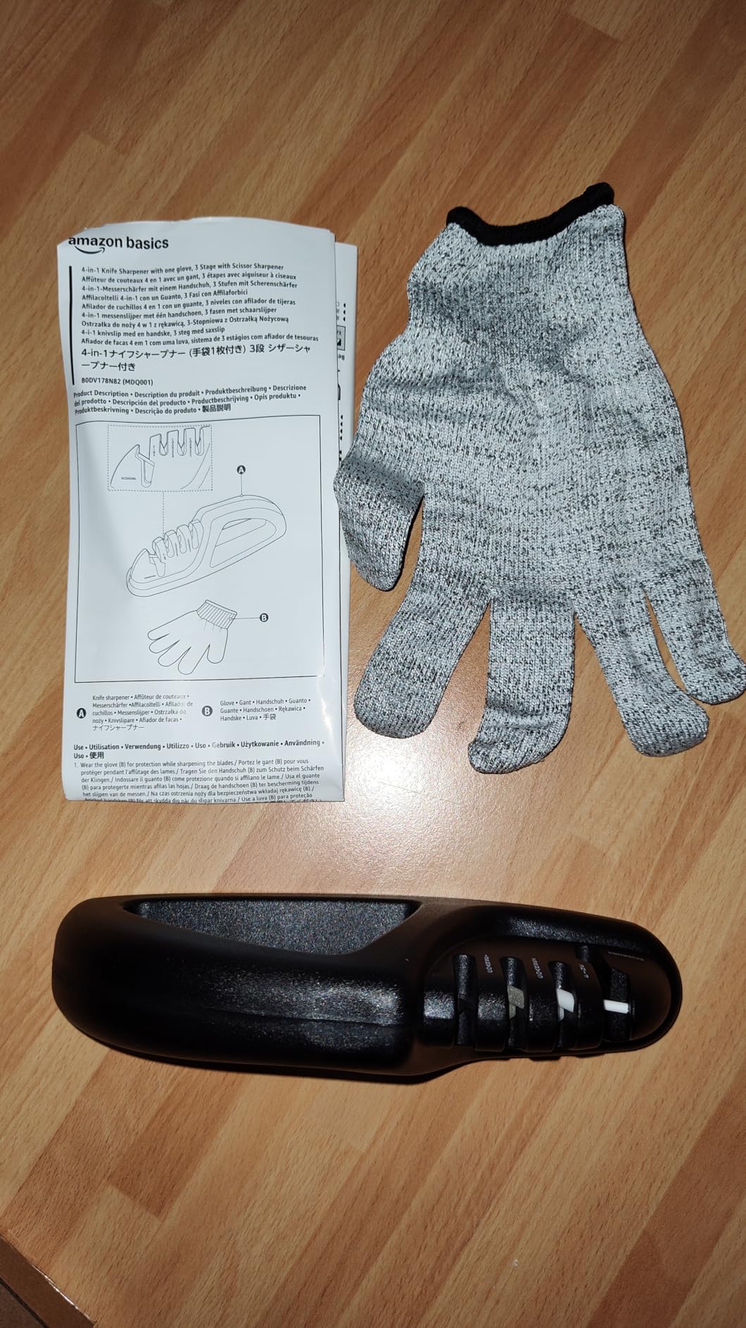 Amazon Basics affilacoltelli 4-in-1 con guanto antiscivolo