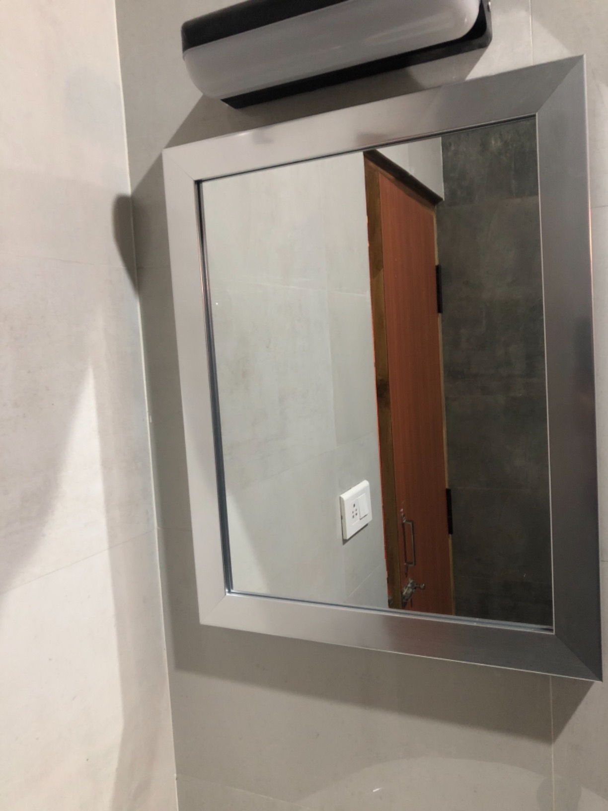 Amazon Basics Specchio da Parete Rettangolare 40,6x50,8 Nichel