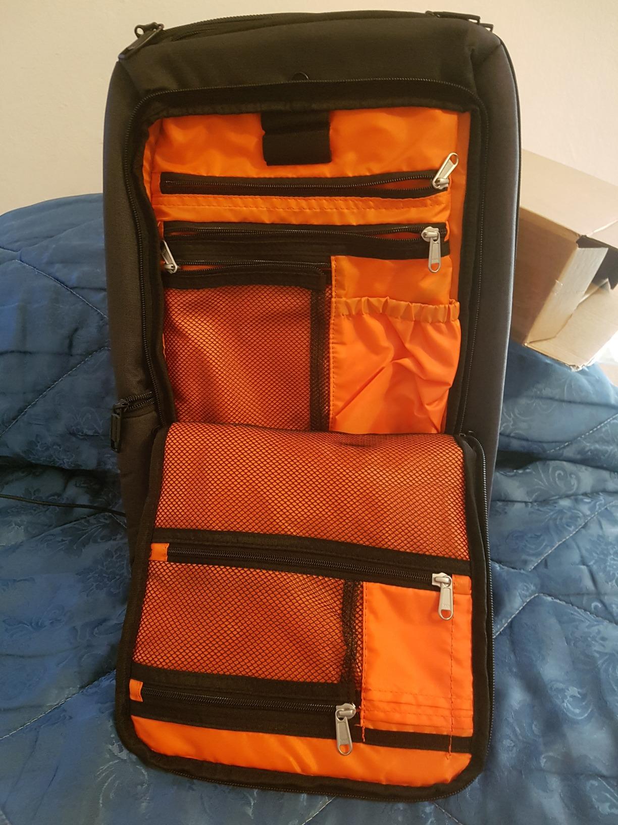 Amazon Basics Zaino Viaggio Nero Compatto Porta Laptop