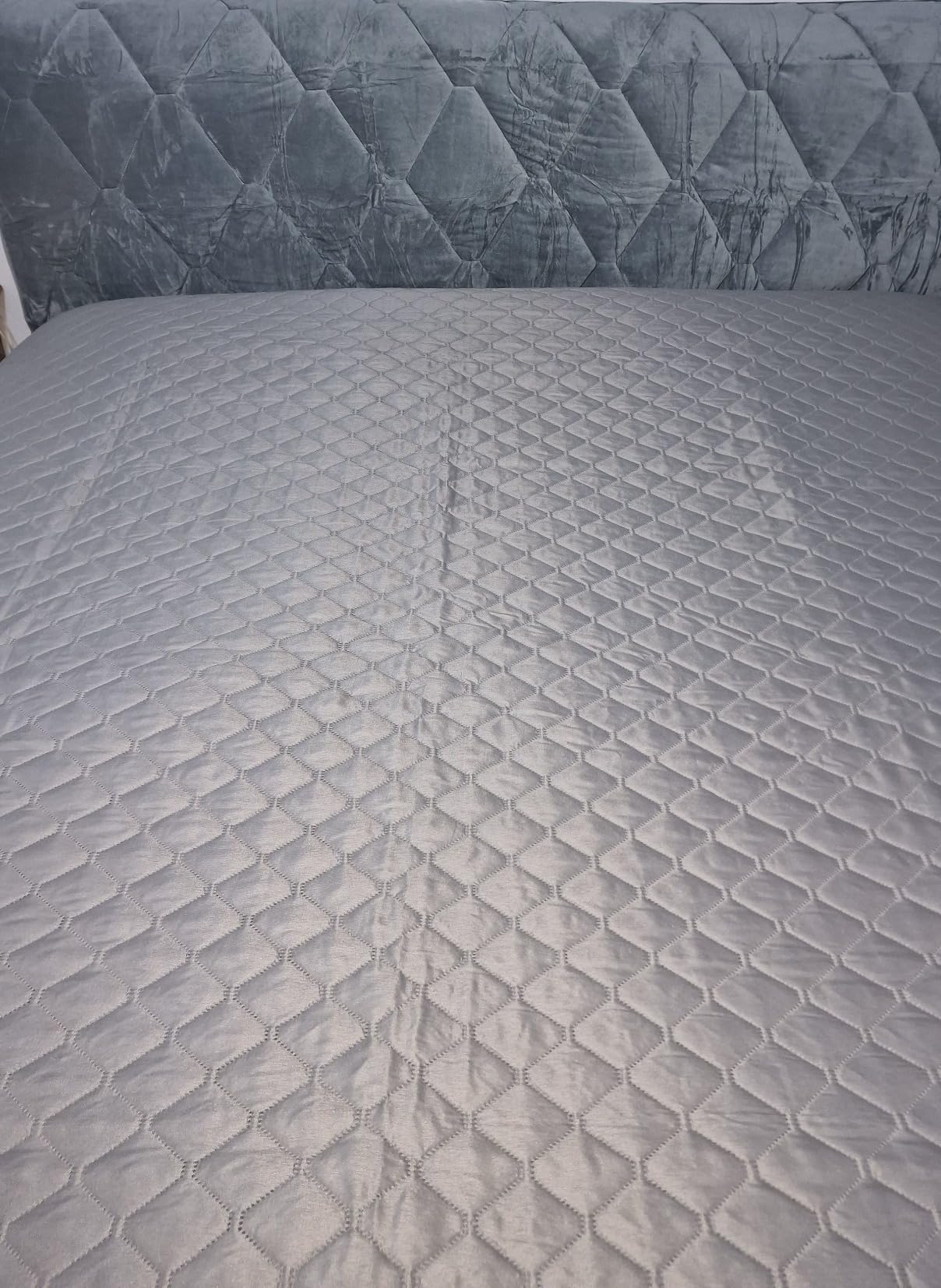 AmazonBasics Trapunta 220x240 Grigio Scuro in Microfibra