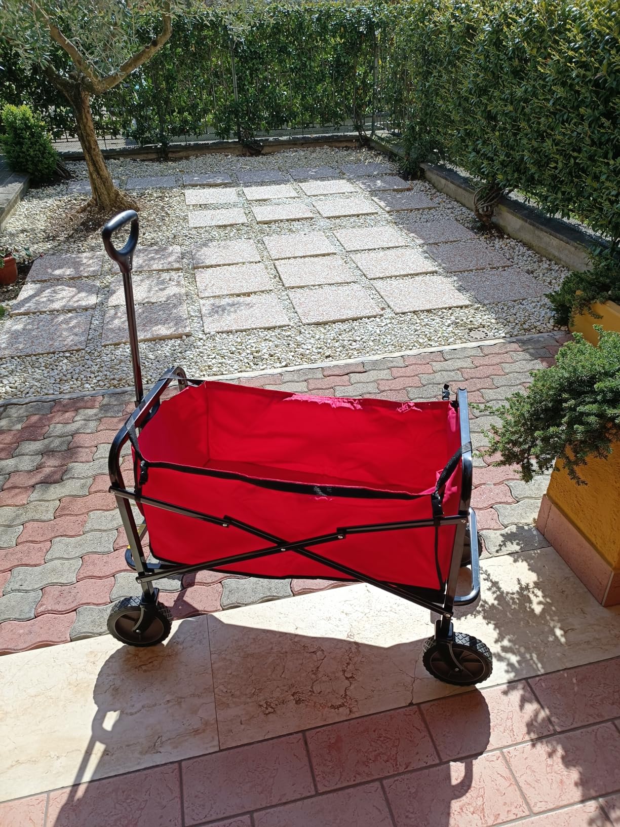 AmazonBasics Carrello Pieghevole Giardino Rosso 120 kg