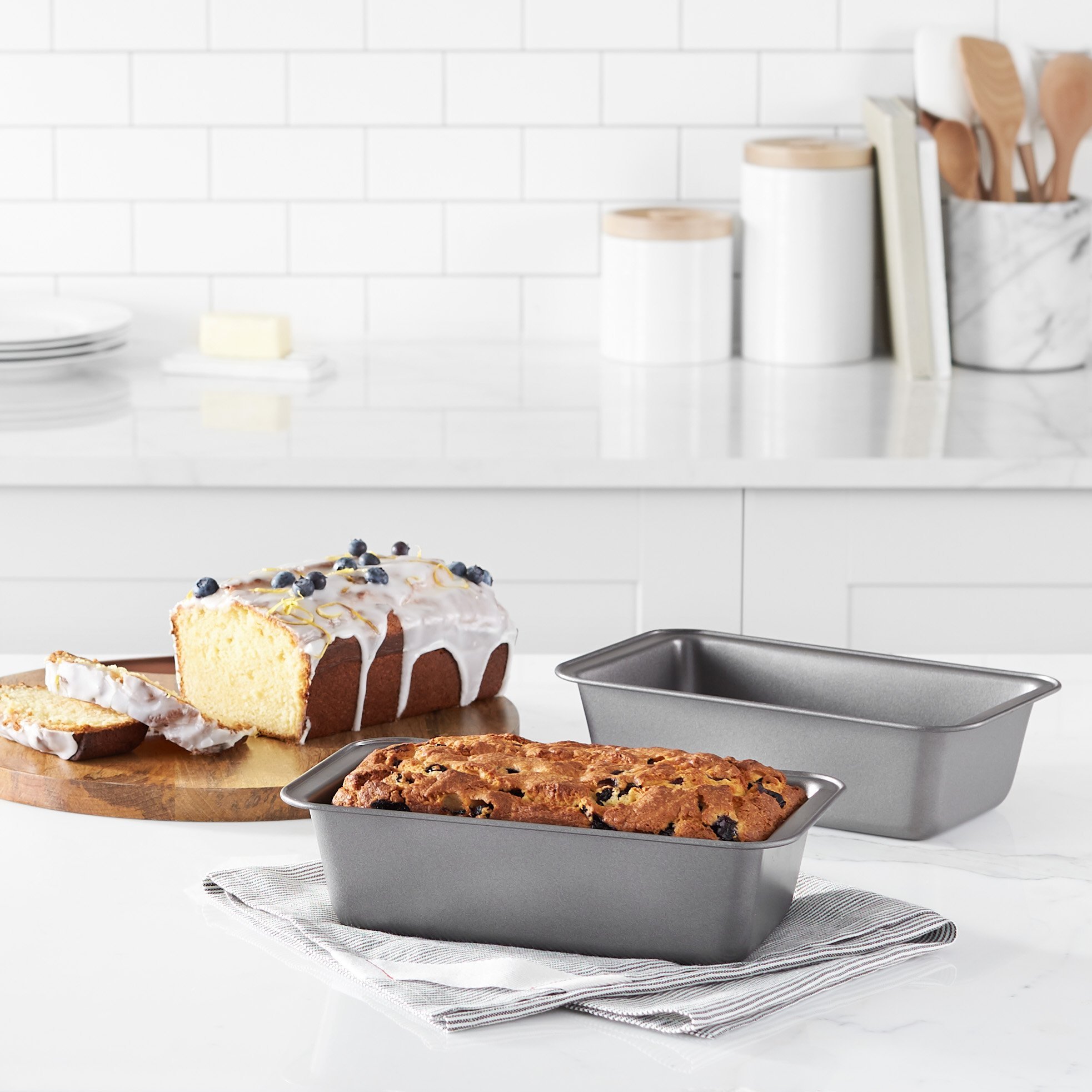 AmazonBasics teglia pane antiaderente 2 pezzi 27 cm