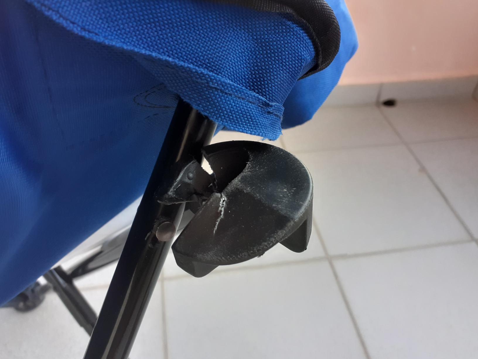 AmazonBasics Sedia da Campeggio Normale Nera con Tasca Termica